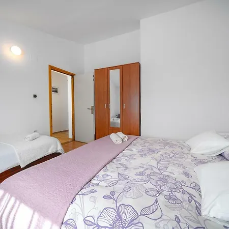 Skroza Apartment *